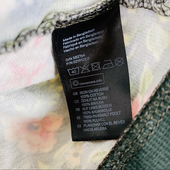 H&M Sweatshirt Crew Neck Floral Black Multicolor - Picture 4 of 4